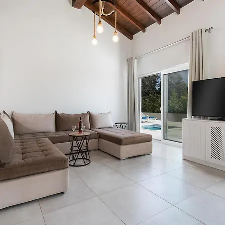 Alonaki Bay Vila