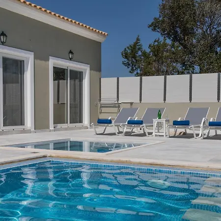Alonaki Bay Vila *