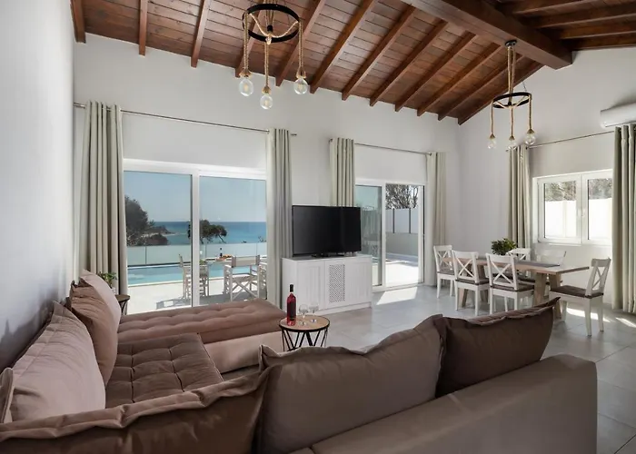 Alonaki Bay Villa *