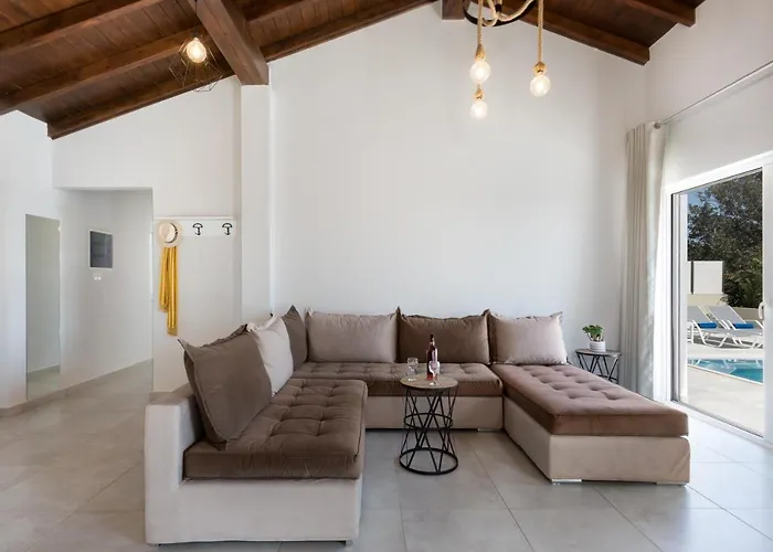 Villa Alonaki Bay
