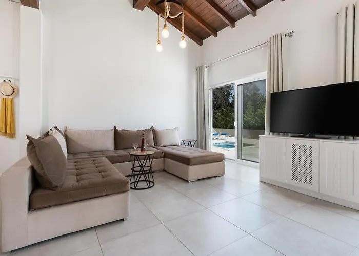 Alonaki Bay Villa